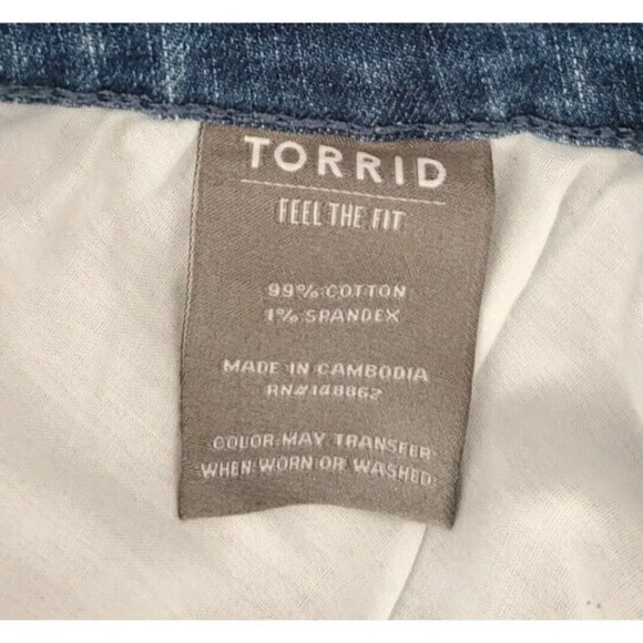 Torrid Distressed Raw Hem Bermuda Shorts Women's Size 18 Feel The Fit NWT - Picture 10 of 10
